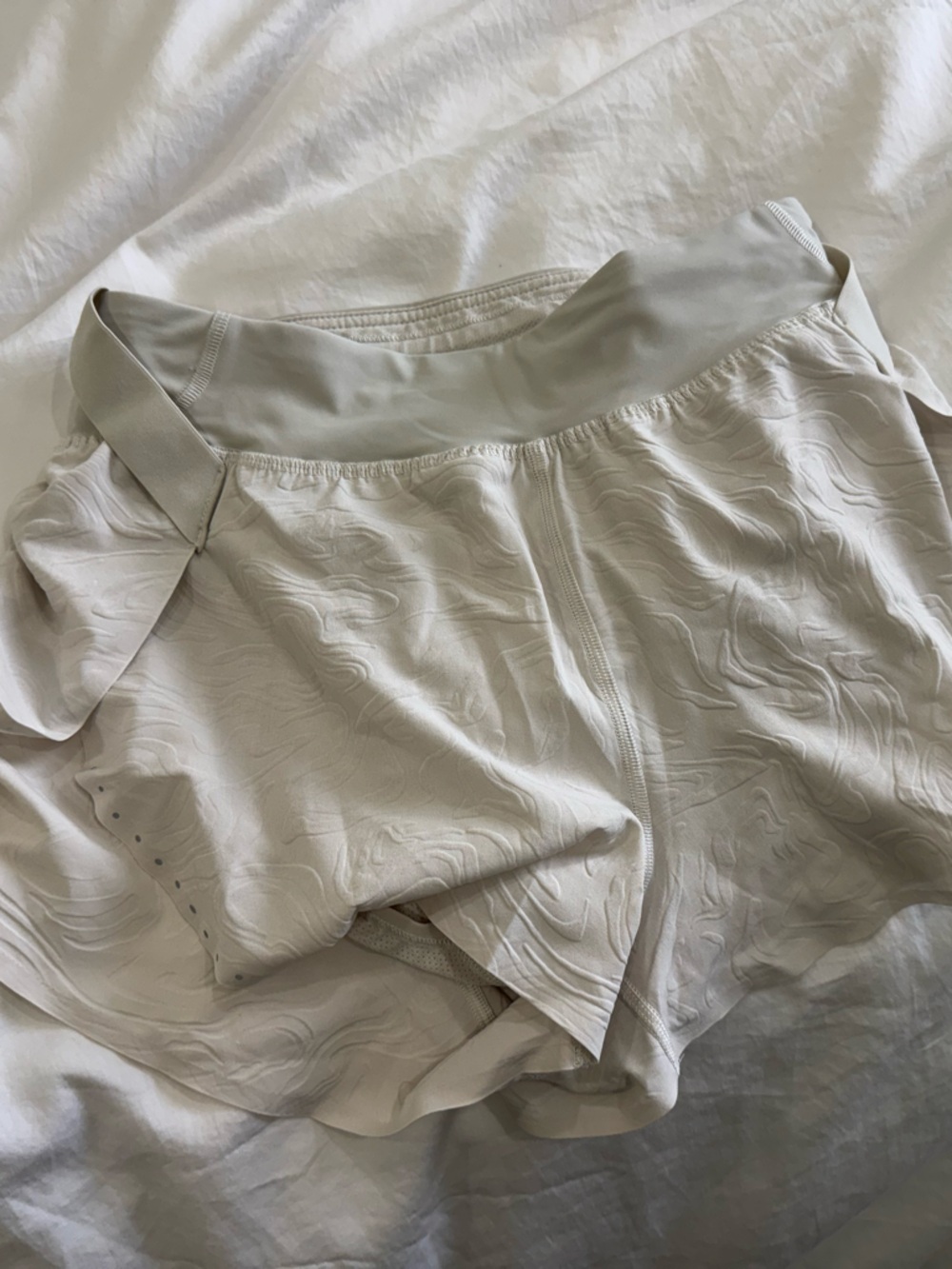 Light Cream fast and free shorts with texture Lululemon